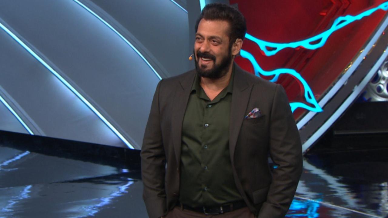 The thirteenth week inside the Bigg Boss house began on a very good note. After all, it was the host Salman Khan's birthday. And Bigg Boss decided to make sure that the 55-year-old actor's special day was celebrated with great aplomb! (All pictures: PR).