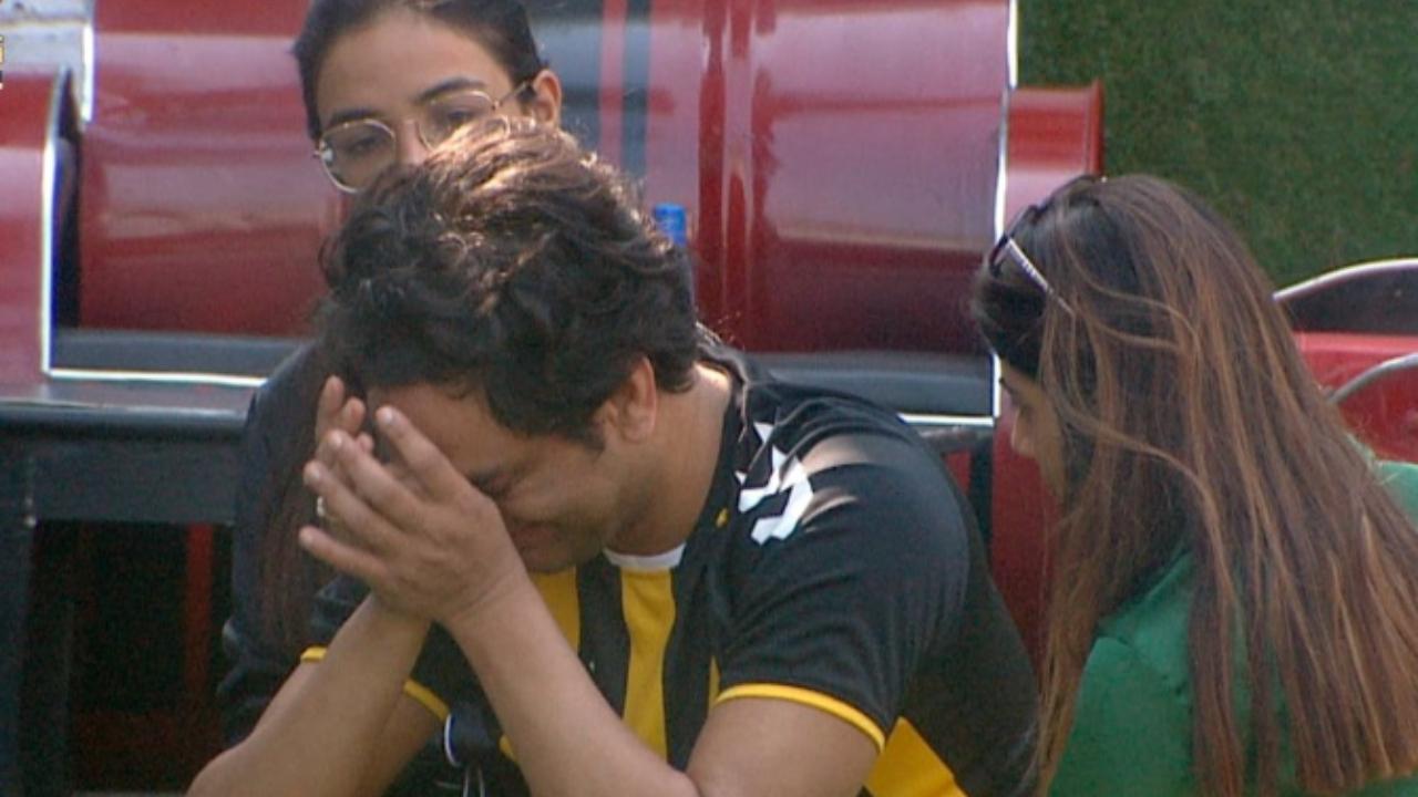 The fight emotionally broke down Vikas. He cried in front of a few housemates including Rubina Dilaik and Nikki Tamboli. Without naming the issue or individual concerned, Vikas was seen speaking about how he has been 