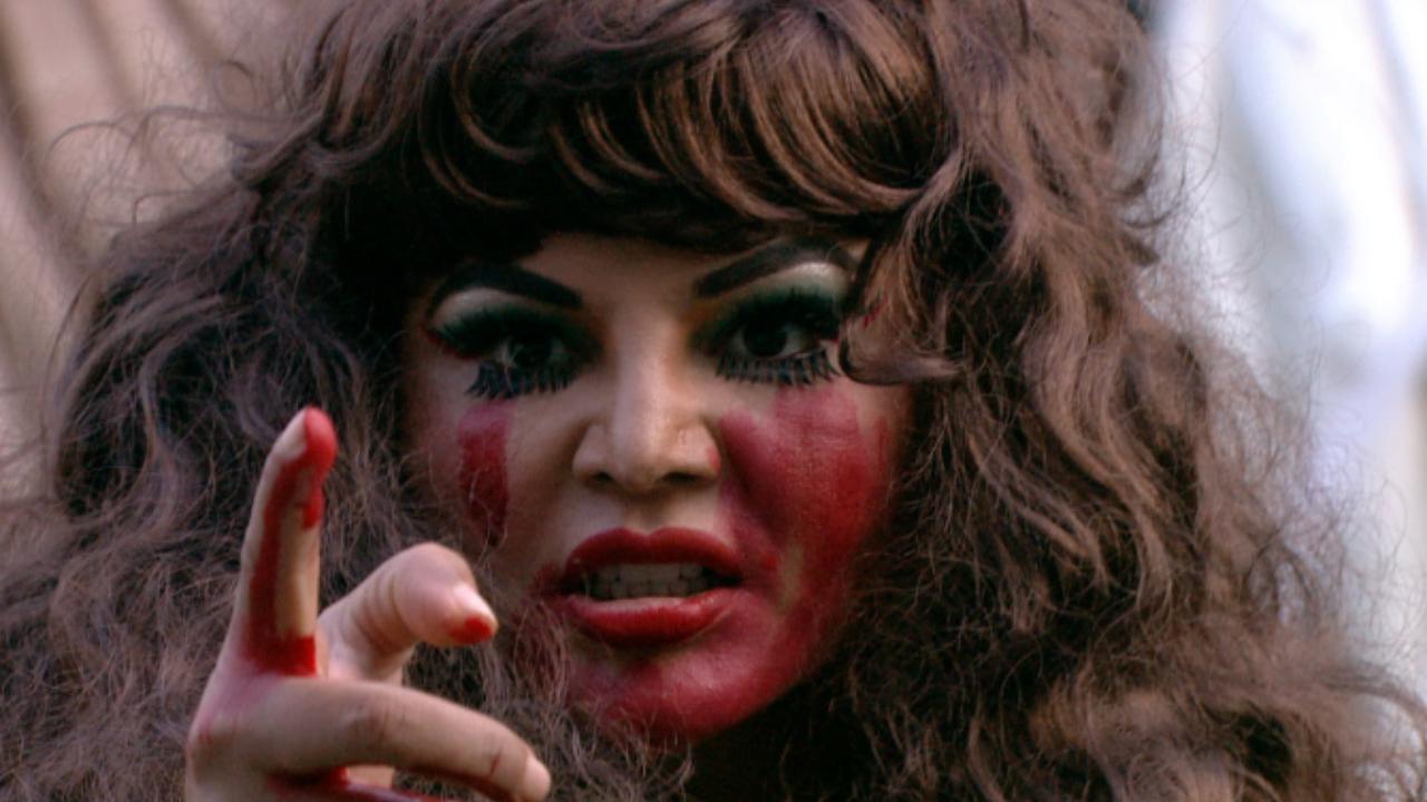 On Thursday, Bigg Boss changed the fate of Rakhi Sawant. It conducted a very special, spooky Captaincy task for the housemates. In the task, Rahul Mahajan posed as the Zamindar while Rakhi Sawant posed near the fountain as the spirit of his dead wife whom he had killed.