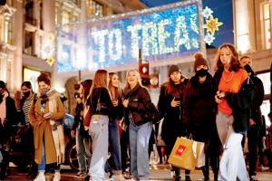 Cases surging, but UK decides to allow Christmas gatherings