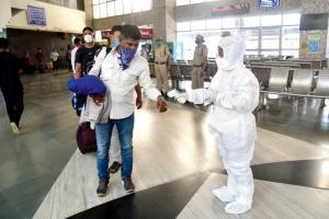 Mumbai's fresh COVID-19 cases show a slight rise from Monday