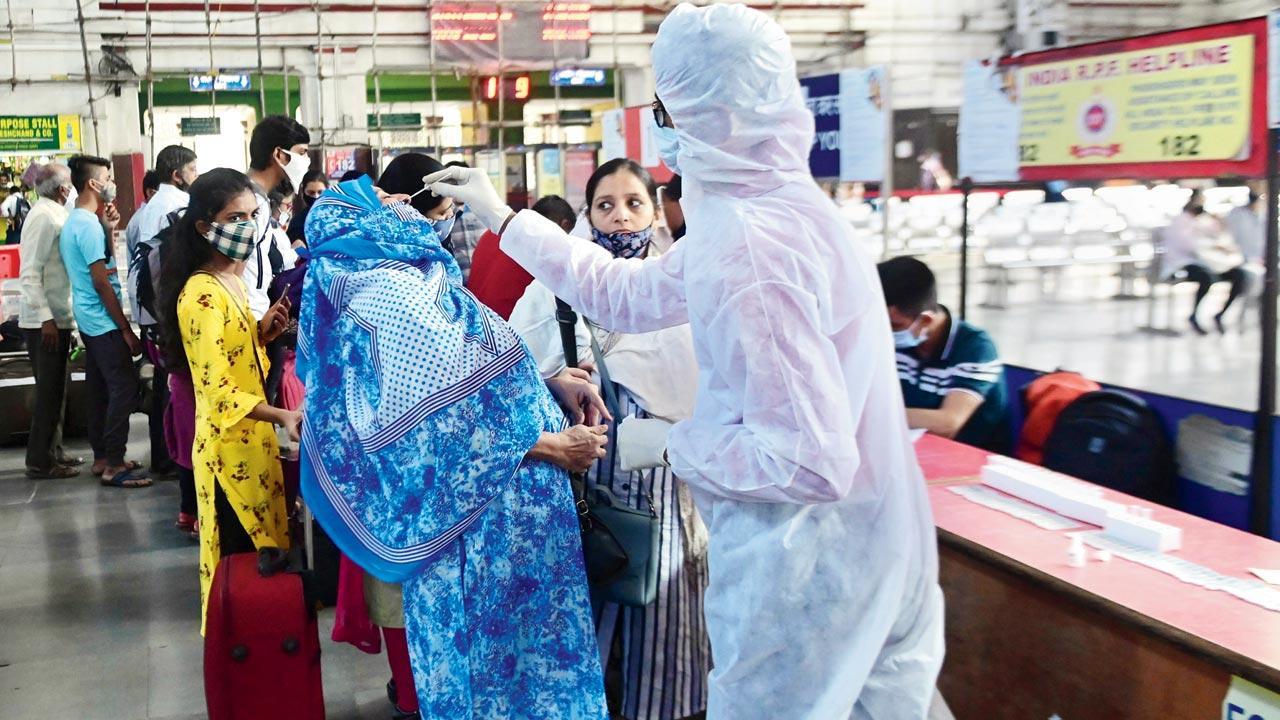 COVID-19: 12 flyers from UK positive, Mumbai cases hover at 500