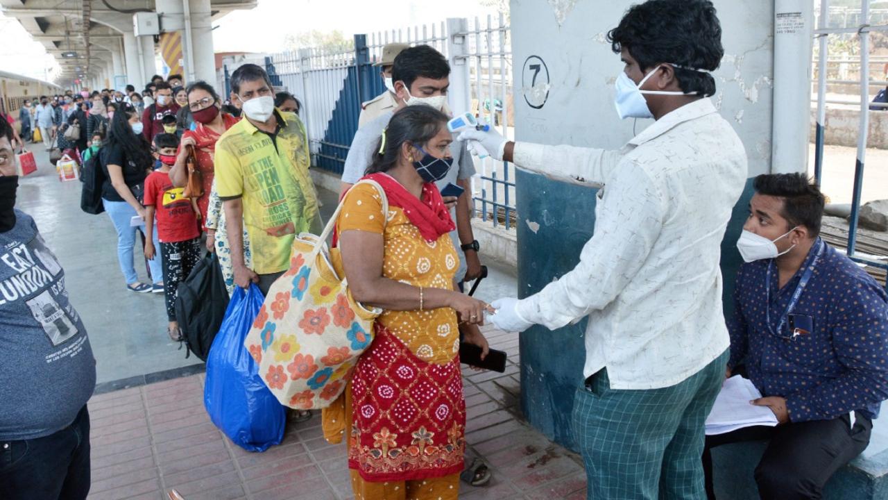 Mumbai local train passengers being tested in railway station | Representational Image | Pic: Sameer Abedi