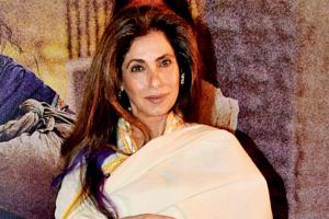 Dimple Kapadia begins shooting for Shah Rukh Khan-starrer Pathan?