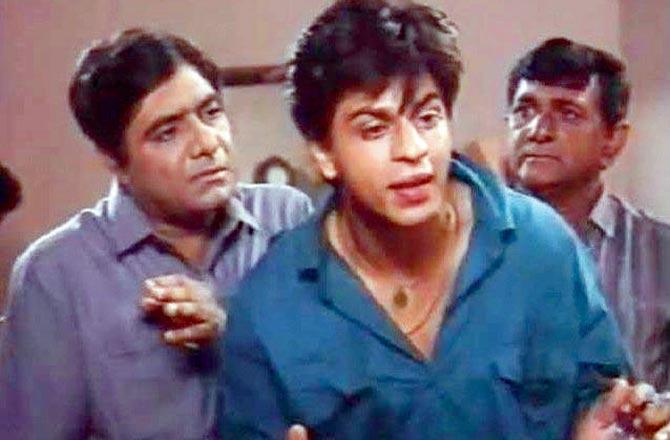 Aanjjan Srivastav (left) with Shah Rukh Khan in Wagle Ki Duniya. Pic/Twitter