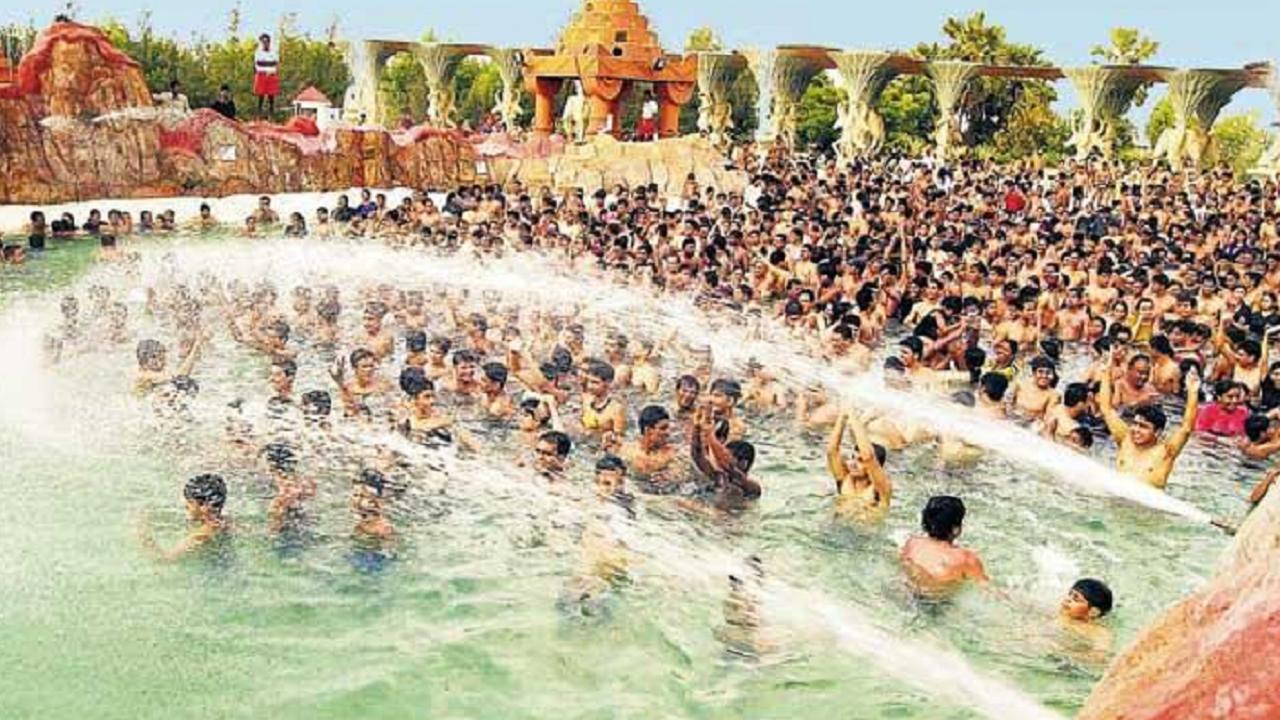 Maharashtra govt allows water sports, amusement parks to resume
