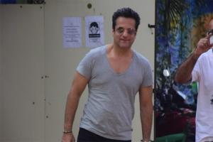 See Photos: Fardeen Khan spotted; treats fans with new look