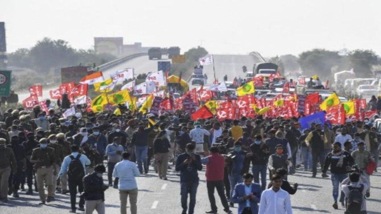 Farmer Protests: Ghazipur border blocked with tractors