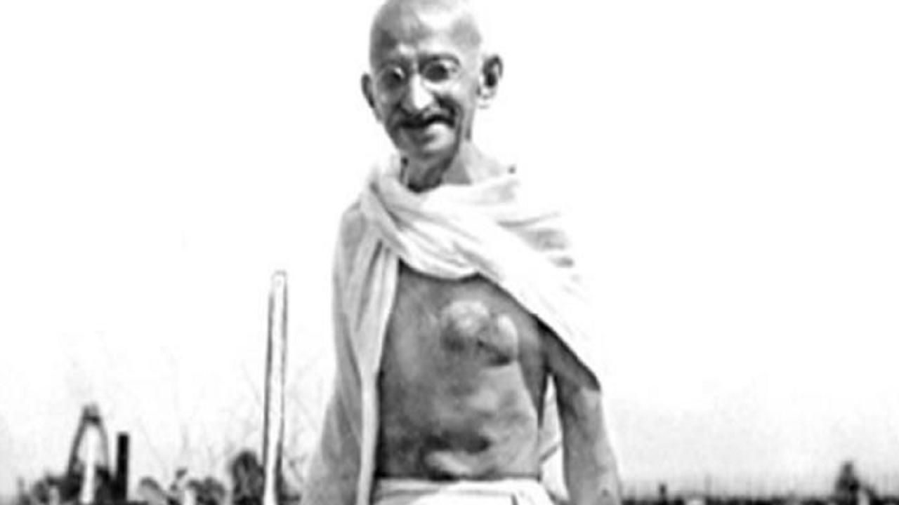Mahatma Gandhi's personal bowl, spoons to be auctioned in UK