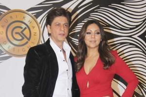 Shah Rukh Khan has a hilarious reaction as Gauri Khan wins an award