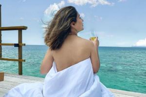 Hina Khan's gorgeous pictures from Maldives cannot be missed!