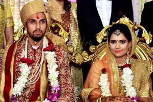 Ishant gets romantic with wife Pratima on 4th wedding anniversary
