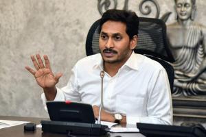Andhra CM meets those affected with 'mystery disease' in hospital