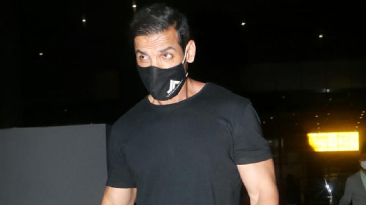 John Abraham opted for a black t-shirt and pants as he was clicked by the photographers at Mumbai Airport.