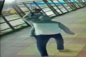 Caught on camera: Man attacked with knife on Kurla bridge in Mumbai