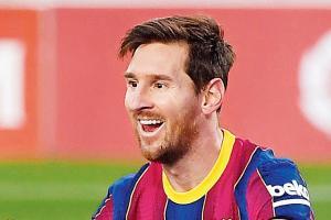 Lionel Messi equals Pele's club record