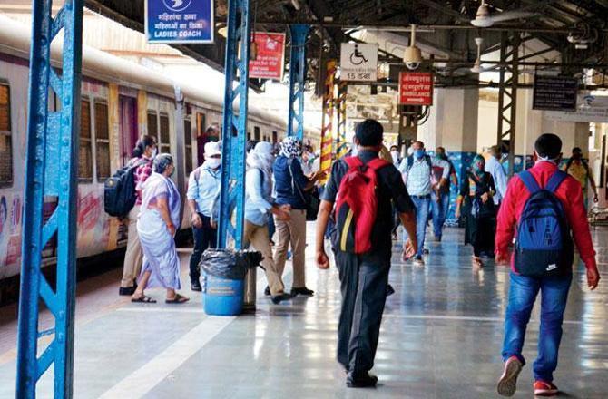 Watch video: Woman jawan saves man who fell on tracks at Grant Road railway station in Mumbai
