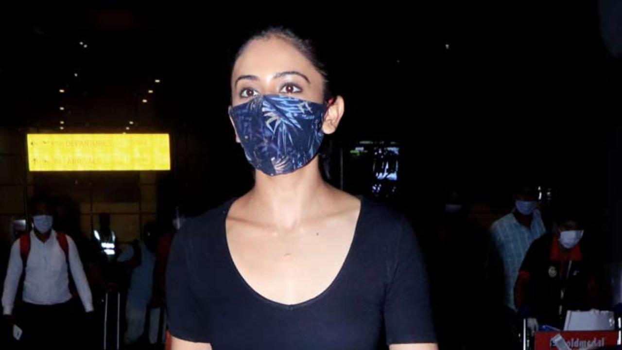 Rakul Preet Singh tests COVID-19 positive, quarantines herself