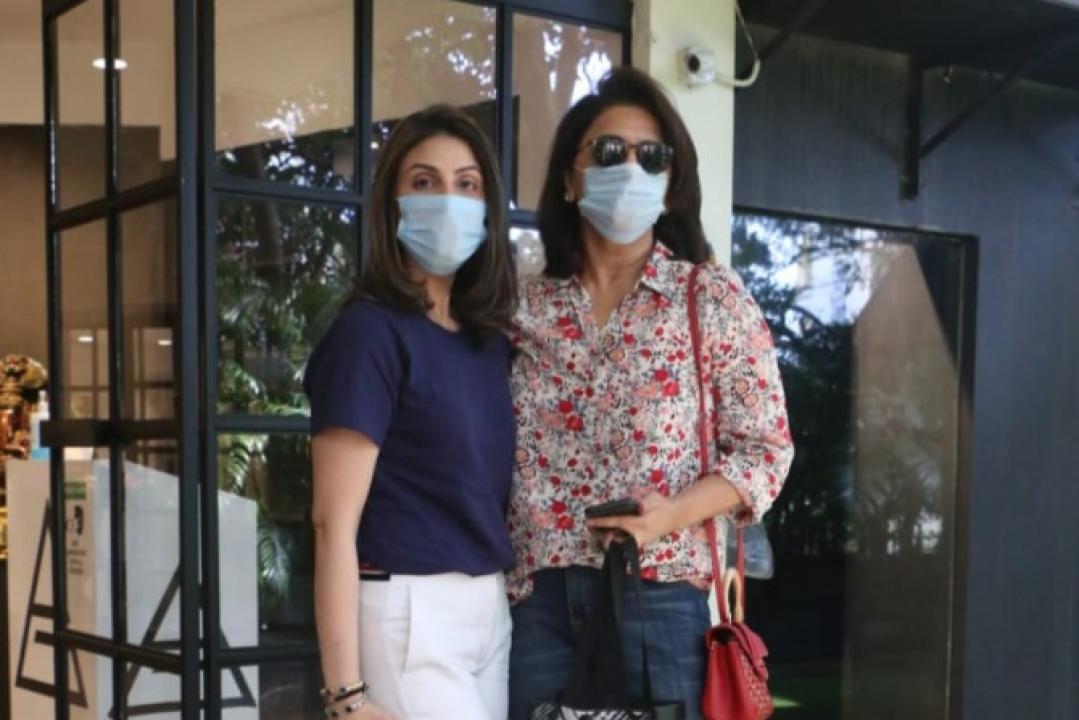 Inside Photo: Neetu Kapoor celebrates Christmas with daughter Riddhima and family