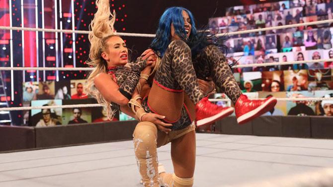 Sasha Banks vs Carmella