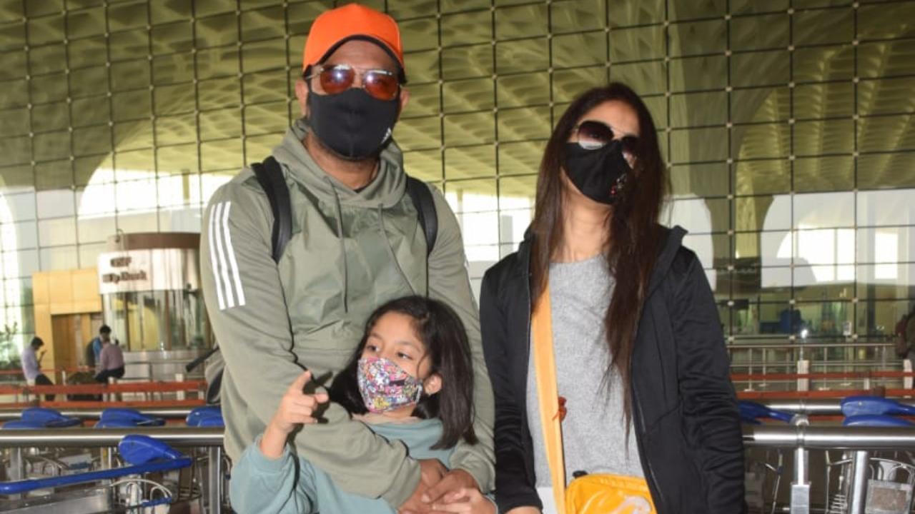Sharad Kelkar with his wife Keerti Gaekwad Kelkar and daughter Kesha was also spotted at Mumbai airport. Speaking about his upcoming projects, Sharad will next be seen in the Ajay Devgn-starrer Bhuj: The Pride Of India.