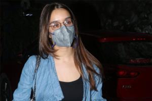 Shraddha Kapoor digs out old family picture on parents' anniversary