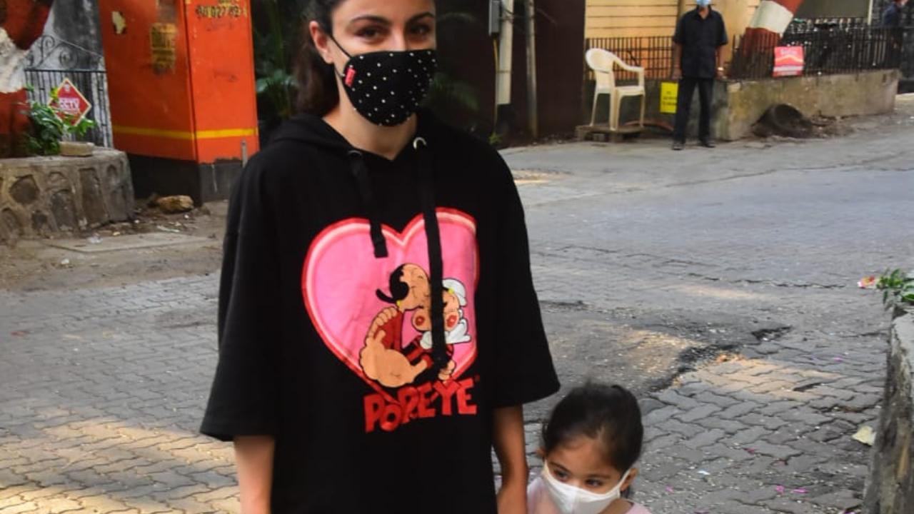 Soha never shies away from expressing their love towards her daughter. Recently, she shared a cute picture with Inaaya on her Instagram handle. In the photo, the mother-daughter duo can be seen twinning in yellow dresses as they seem to be in a playful mood. Soha seems to be telling her baby girl 