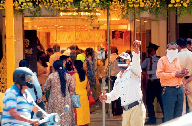 Traffic police also plan to visit errant motorists to make them pay up, but that plan has not been executed yet. File pic