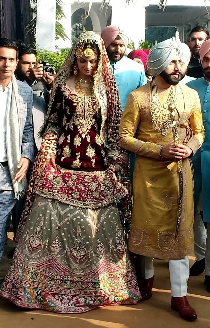 Gurrick Mann's wedding look, on the other hand, turned out to be a perfect match with the bride's outfit. The groom was also seen wearing Punjabi Pathani for the wedding ceremony. Dressed in a mustard yellow embellished kurta, with an aqua blue turban and leather boots, this did make a perfect outfit for a winter wedding.