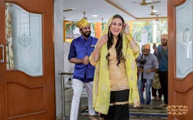 TV actress Kamya Panjabi known for shows like Shakti, Tu Aashiqui, and Doli Armaano Ki got engaged with beau Shalabh Dang on February 8, 2020. The couple exchanged rings in a Gurudwara, amidst close friends and family members.