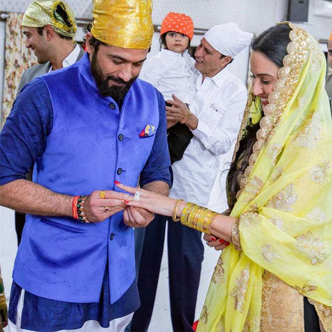 In the pictures, we see the couple flaunting their rings, celebrating the moment, and seeking blessings in the Gurudwara. Seems like an unbreakable bond has been formed!