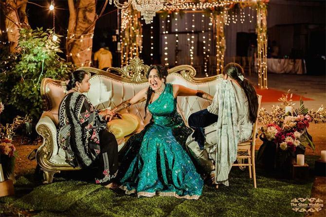 While the engagement and Haldi ceremony looked so stylish, her Mehendi ceremony added more grandeur and fun to the festivities.