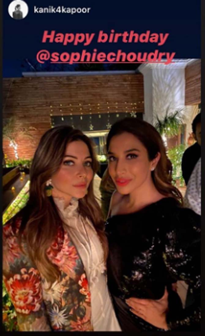 Just look at them! Kanika Kapoor and Sophie Choudry were totally rocking in their party outfit.