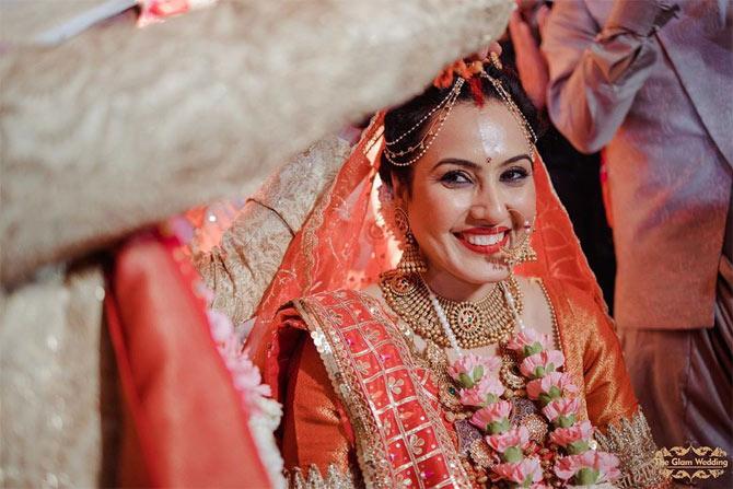 Do you know how Kamya and Shalabh met? The actress had contacted Shalabh in February 2019 when a friend told her to consult him about some health woes that she was facing. The duo got chatting and in a month-and-a-half, he proposed marriage. 