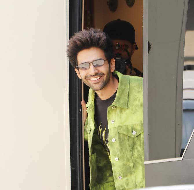 Look who's watching! Kartik Aaryan is smiling from ear to ear as he gears up for the release of Love Aaj Kal, opening in the cinemas on February 14.