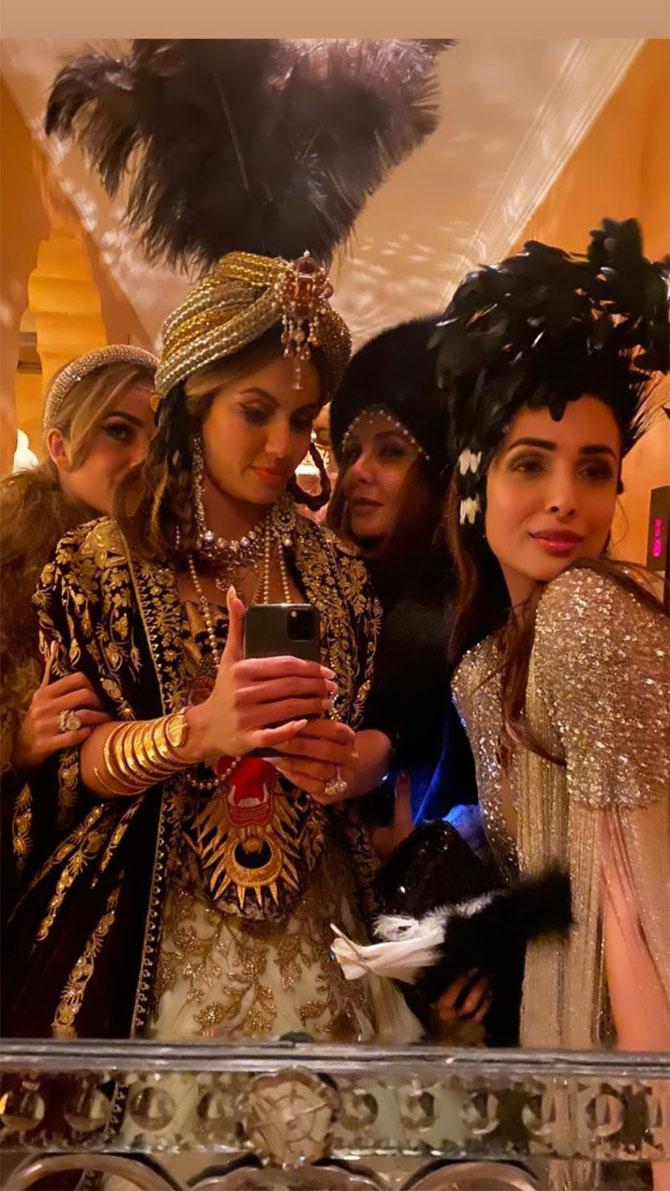 Fashion queens Amrita and Malaika Arora, and Natasha Poonawalla posed for a selfie too. Don't the pictures look like all kinds of fun!