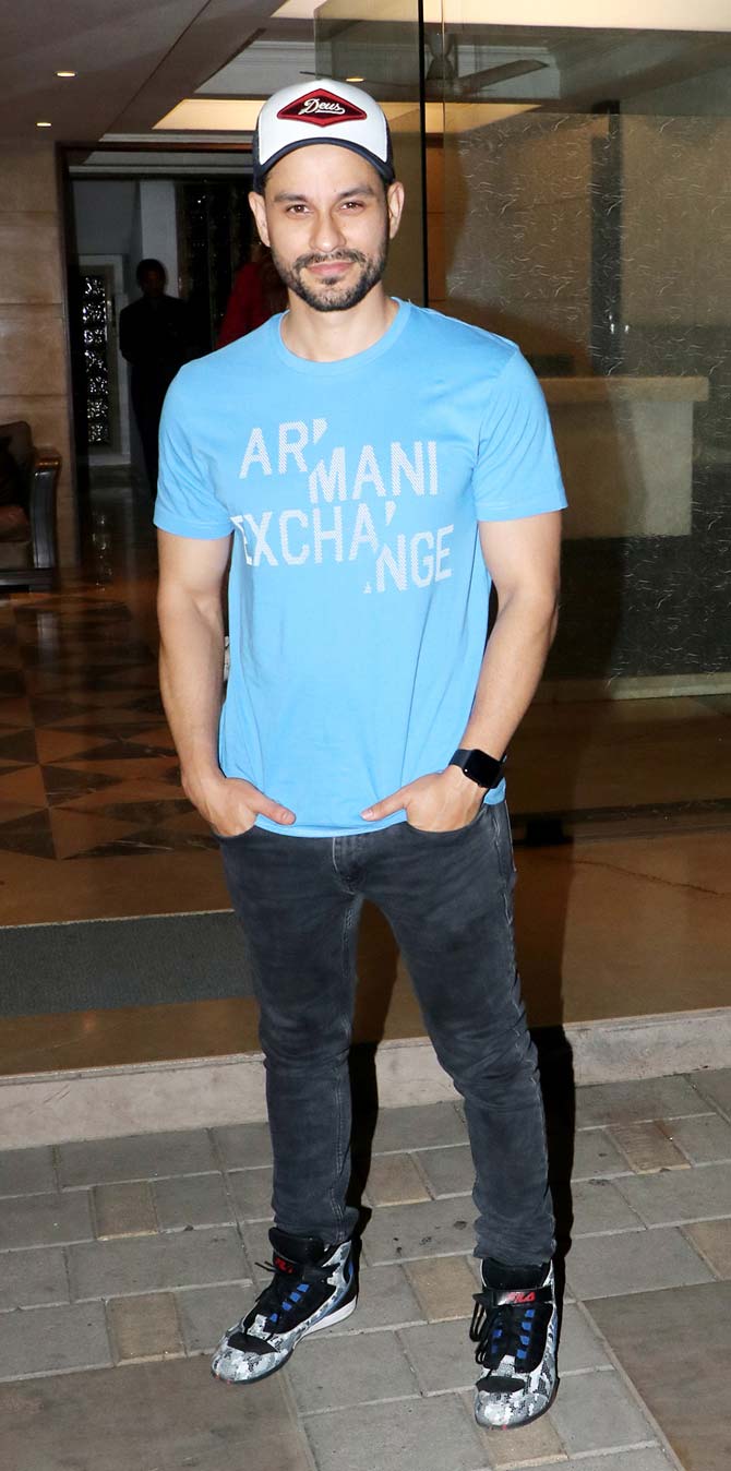 Kunal Kemmu was all smiles for the photographers as he attended the success bash. Kunal opted for a blue t-shirt and black pants. 