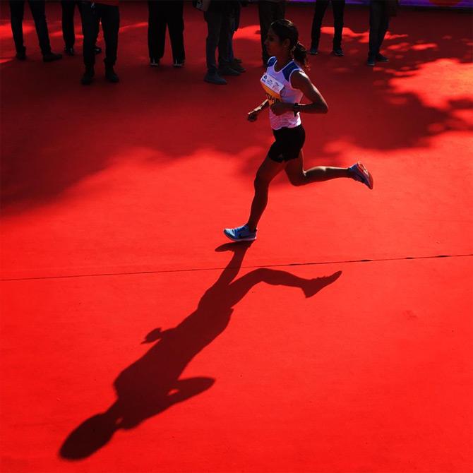 Sudha Singh ran alone to a hat-trick of wins among the Indian elite women's marathon at Mumbai Marathon 2020. Picture/Atul Kamble