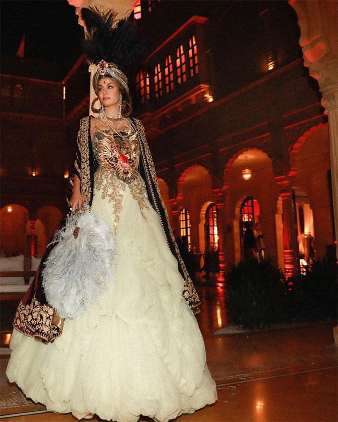The chief brand officer and the executive director of Godrej, Tanya Dubash threw a grand bash in Jaisalmer for husband Arvind Dubash's 50th birthday on February 10. The Le Bal Oriental-themed party was attended by some of the well-known Bollywood celebrities, one of whom was Mumbai socialite Natasha Poonawalla.