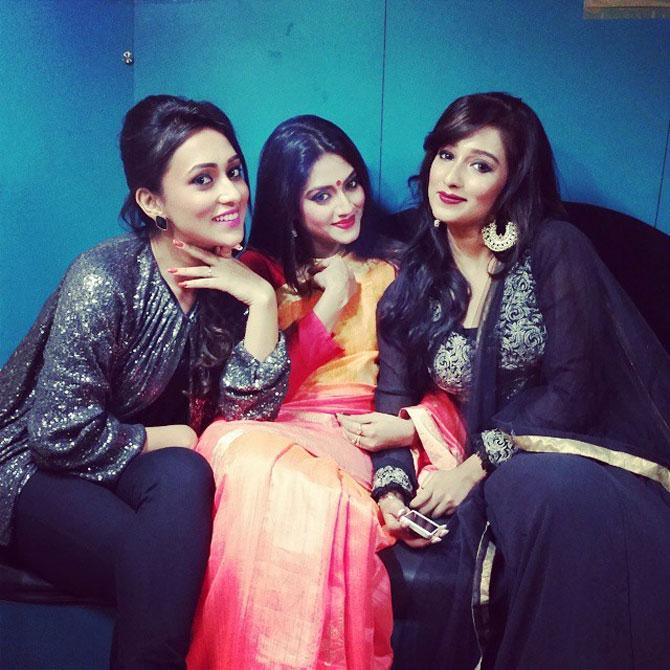 During the promotions of their film Crisscross, Mimi had injured her leg. Nusrat was spotted helping her friend climb the stairs.