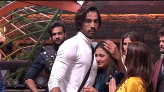 During one of the tasks, Arhaan defended Rashami when Sidharth had a verbal spat with her. The fight between the trio turned ugly. From throwing tea on each other to Sidharth tearing Arhaan's t-shirt, the fight captured headlines for a long time.