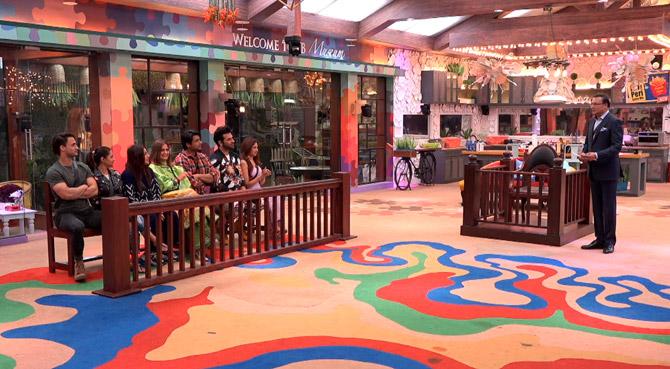 Next up was Asim. Rajat Sharma blamed him for not controlling his anger. He also questioned him on his friendship with Sidharth whom he had once considered as his elder brother. Asim justified by saying that Sidharth provoked him a lot. He also said that Sidharth didn't listen to others and he was turning a deaf ear to him as well.