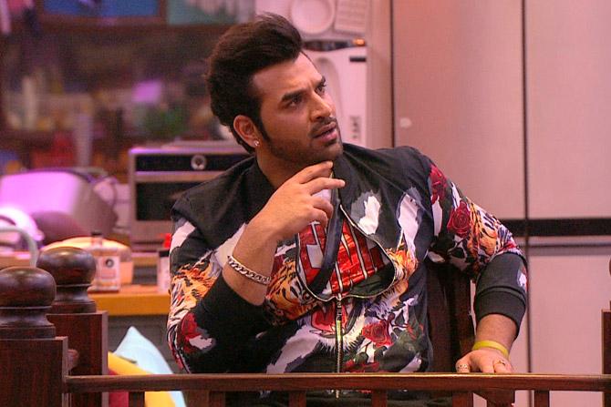 Paras was also questioned on why he went missing from the game. Was it because he had surrounded himself with Sidharth? Rajat asked him that he had raised questions about Shefali Jariwala and Asim's relationship earlier but he has no qualms about flirting with Mahira all the time.