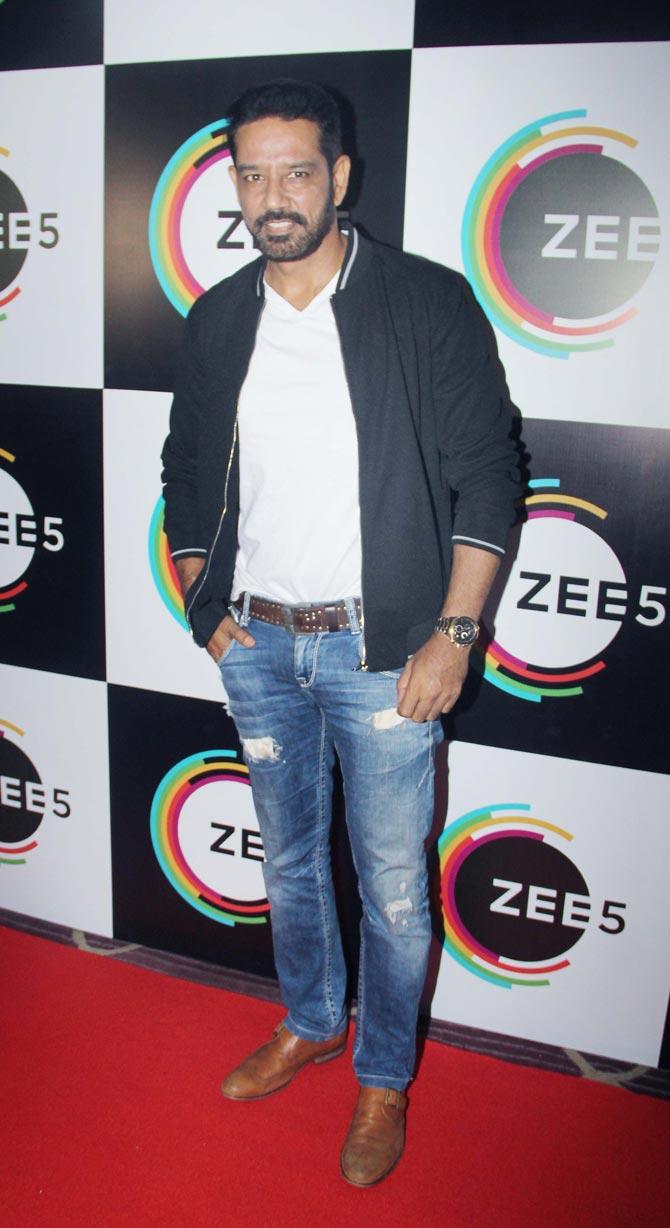 Anup Soni was also a part of the celebration. The actor was clicked wearing a black jacket, paired with a basic white t-shirt and distress denim.