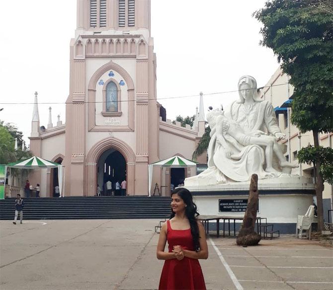Vij opted for red to give a tour of Hyderabad for her introductory video for the Femina Miss India 2019 pageant. 