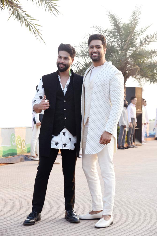 Vicky Kaushal was the showstopper for ace designer Kunal Rawal, who showcased his collection on the last day of the LFW against the backdrop of Bandra Sea Link.