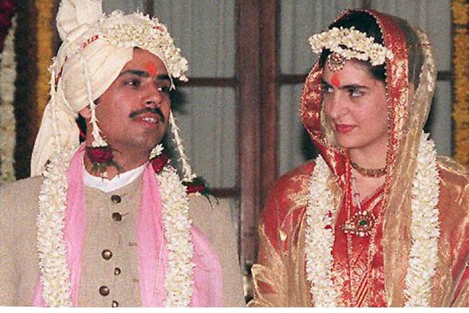 It is said that it was Robert Vadra who stood by Priyanka Gandhi when the Gandhi family grieved after her father's assassination.