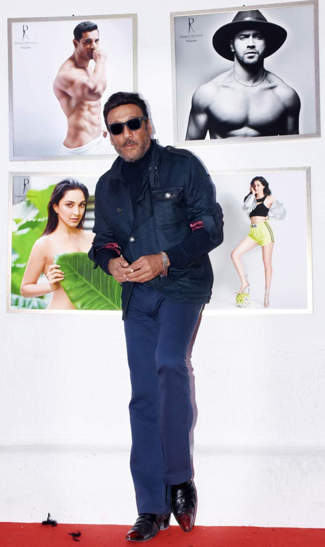 Jackie Shroff, aka 'apna bhidu' posed for the paparazzi as he attended Dabboo Ratnani's Calendar launch event.
