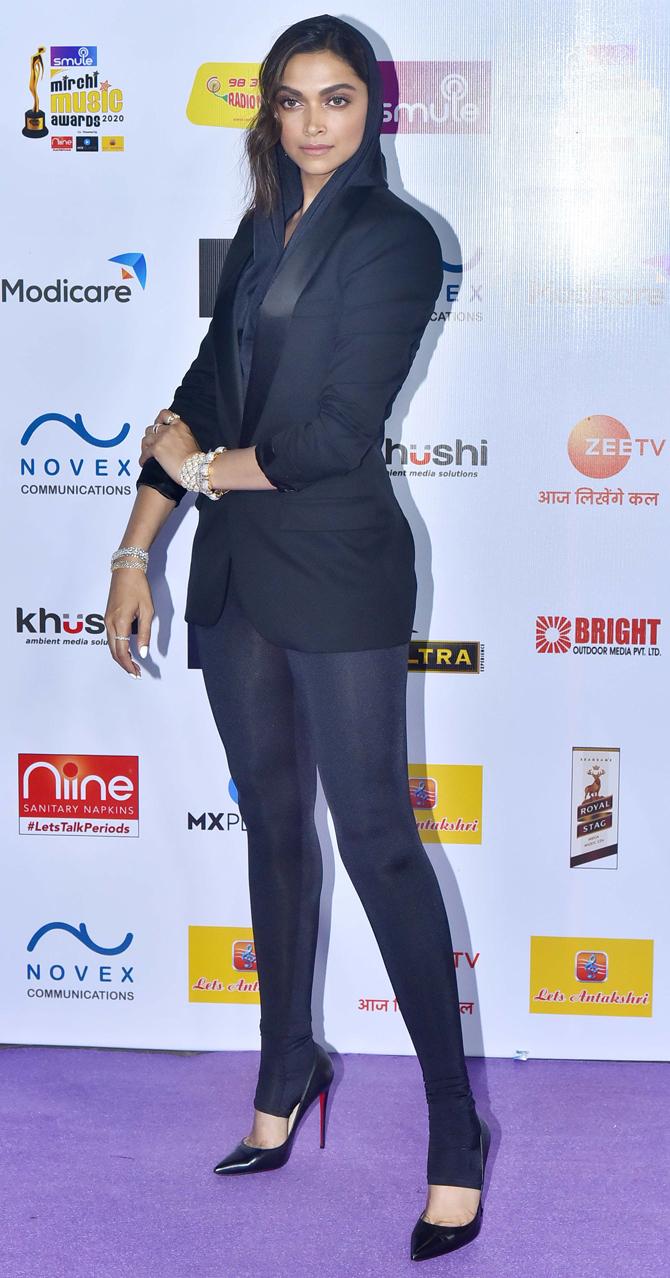 Deepika Padukone, Sunny Leone, Taapsee Pannu and many other B-town celebrities attended a music awards ceremony hosted in the city. For the event, Deepika showed off his chic side in a black Balmain jumpsuit with a hoodie. She completed her look with a black blazer and pumps during the outing. All pictures/Yogen Shah and Sameer Markande