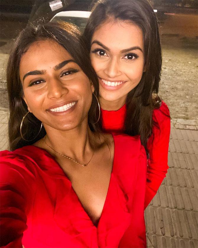 Sonakshi twinned with her friend in red as she posed for a selfie.